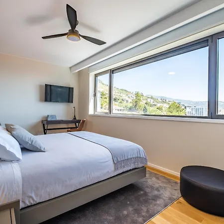 Maha By Kaamah - 2 Bedroom Oceanview Designer Apartment Funchal (Madeira)